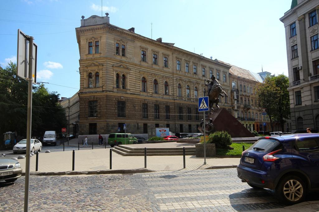 Romantic In Lviv 500M From Opera Kültér fotó