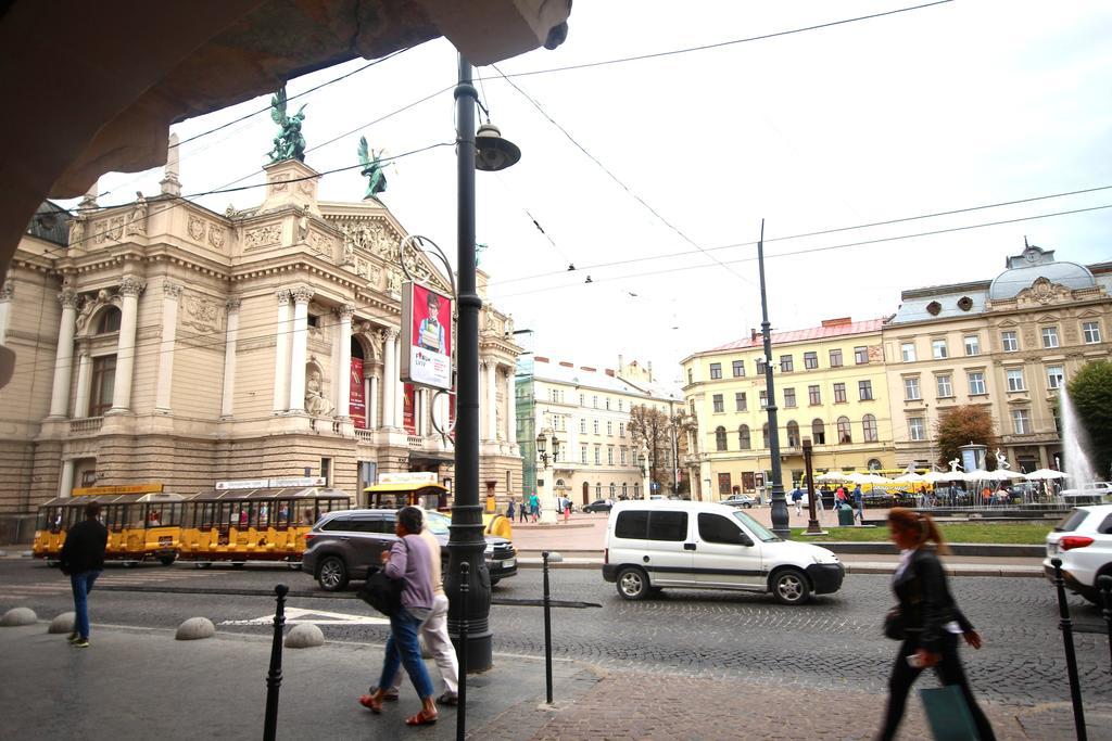Romantic In Lviv 500M From Opera Kültér fotó