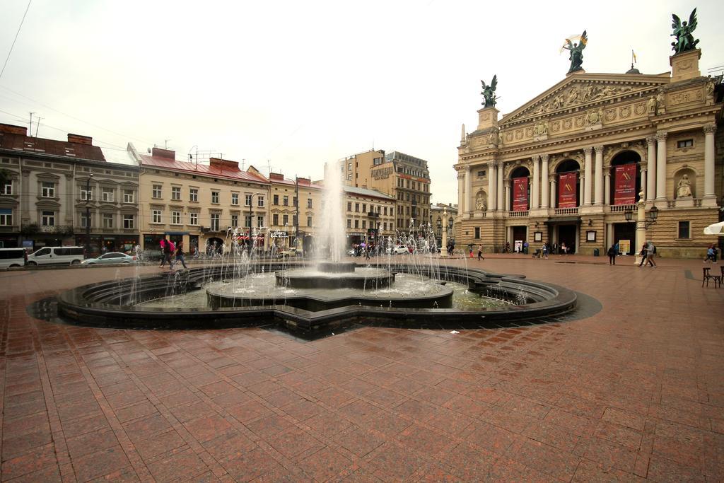 Romantic In Lviv 500M From Opera Kültér fotó
