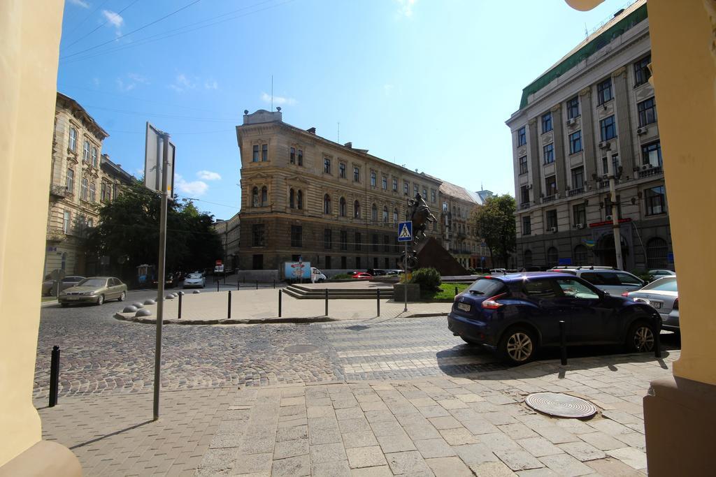 Romantic In Lviv 500M From Opera Kültér fotó